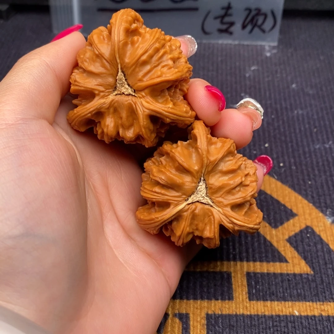 庆***元文玩核桃吊坠白狮子