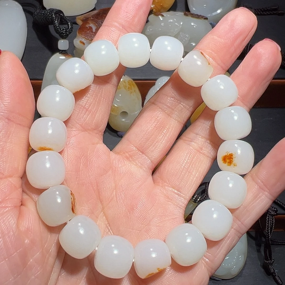 黑****和田玉未镶嵌颈饰