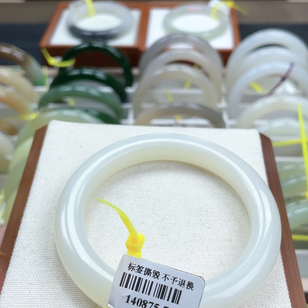 【闪购商品】未镶嵌手镯和田玉新疆白56/57