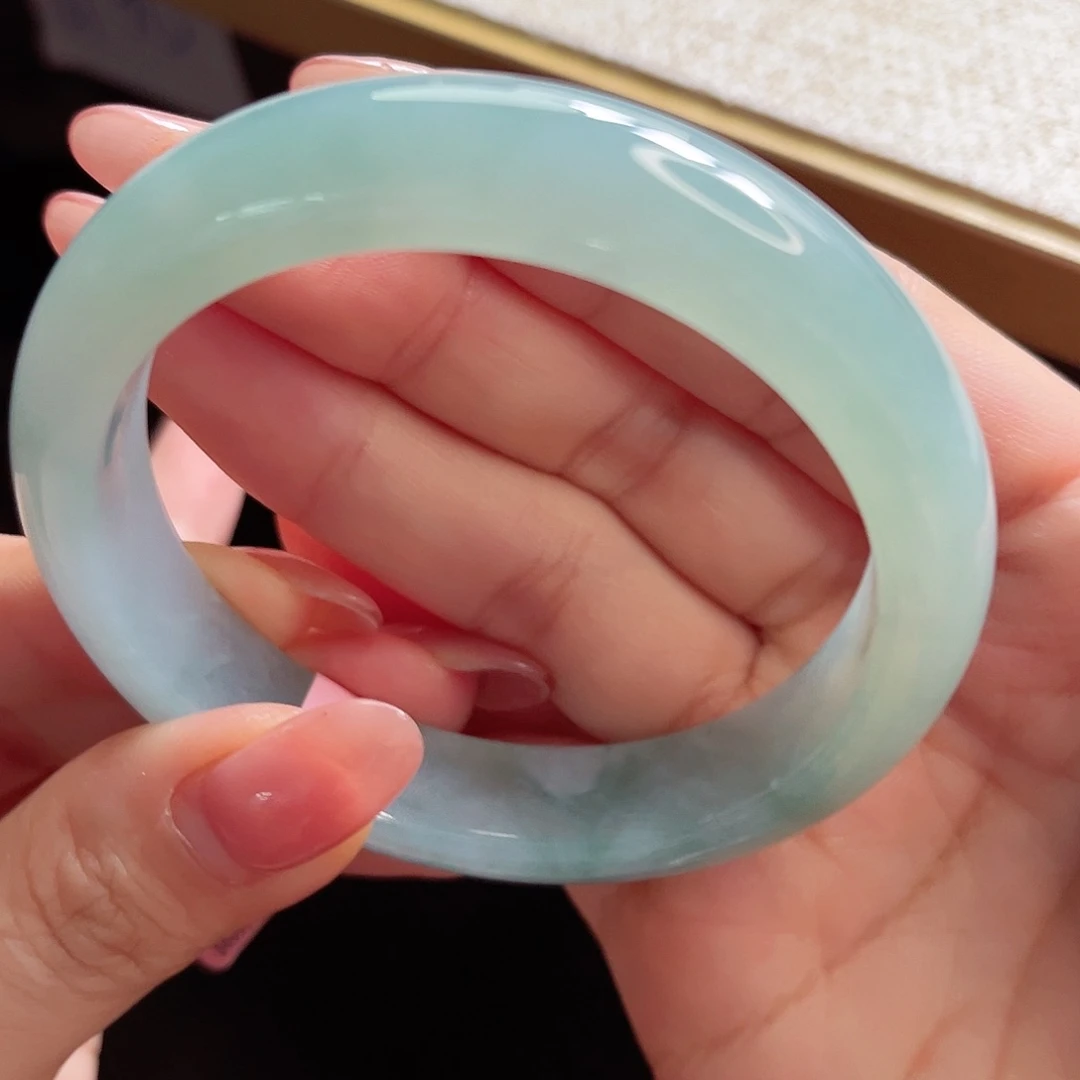 翡翠手镯未镶嵌手镯