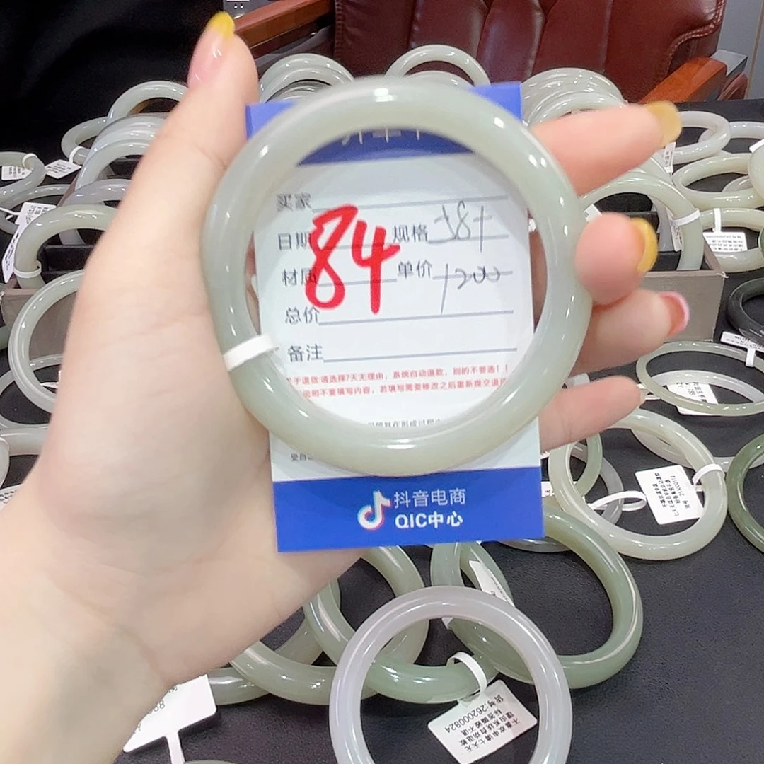 和田玉手镯未镶嵌好***见