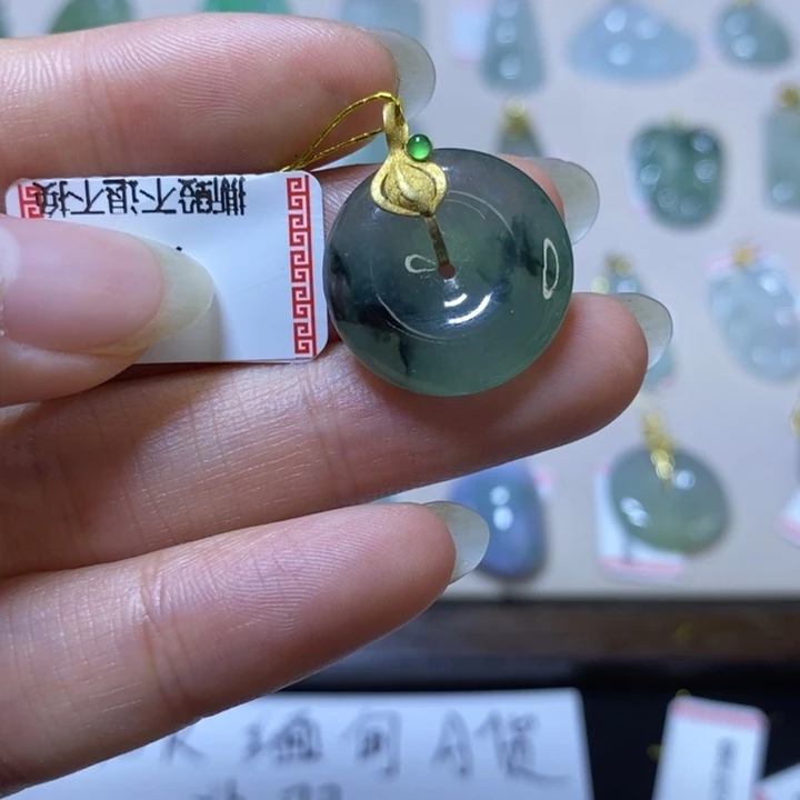 翡翠18K金镶嵌颈饰