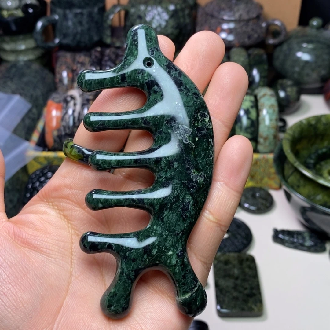 蛇纹石玉未镶嵌颈饰