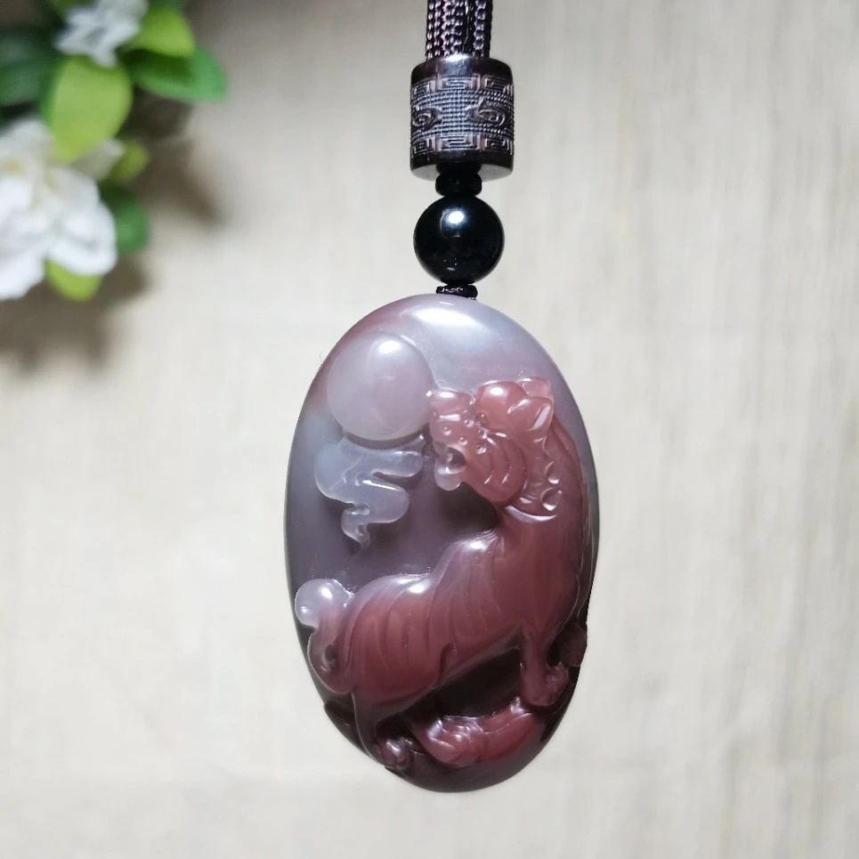 虎虎生威.纯天然秦紫玉紫绿玛瑙俏色精品挂件.纯手工精雕