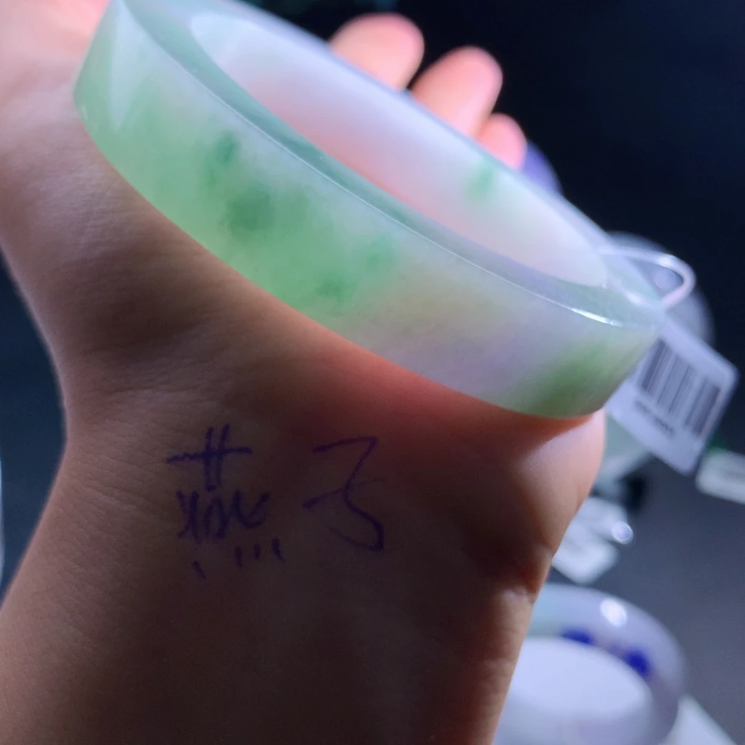 未镶嵌翡翠手镯定制翡翠