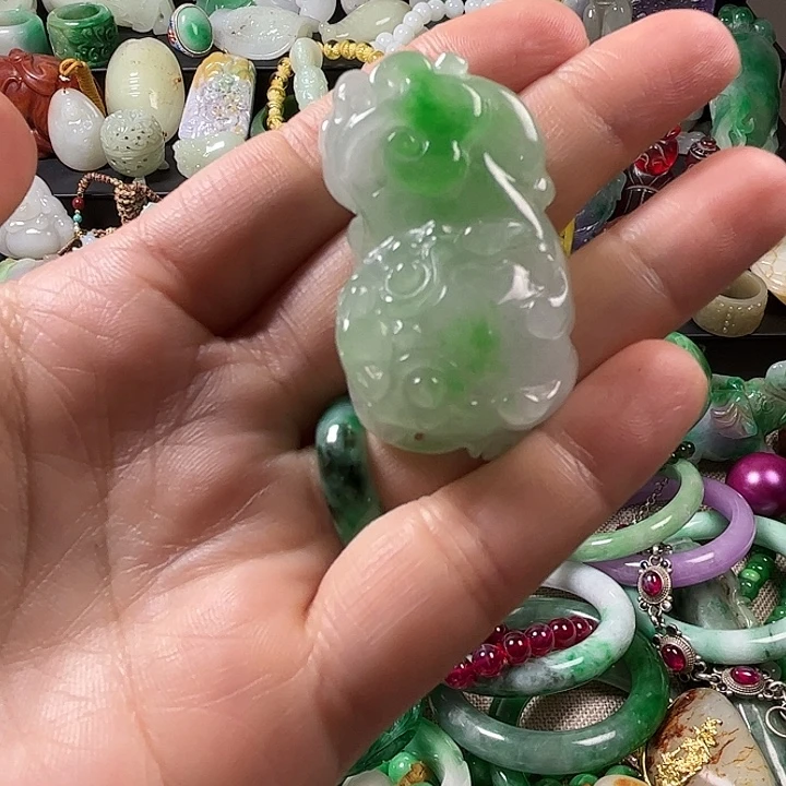 翡翠未镶嵌颈饰翡翠未镶嵌颈饰