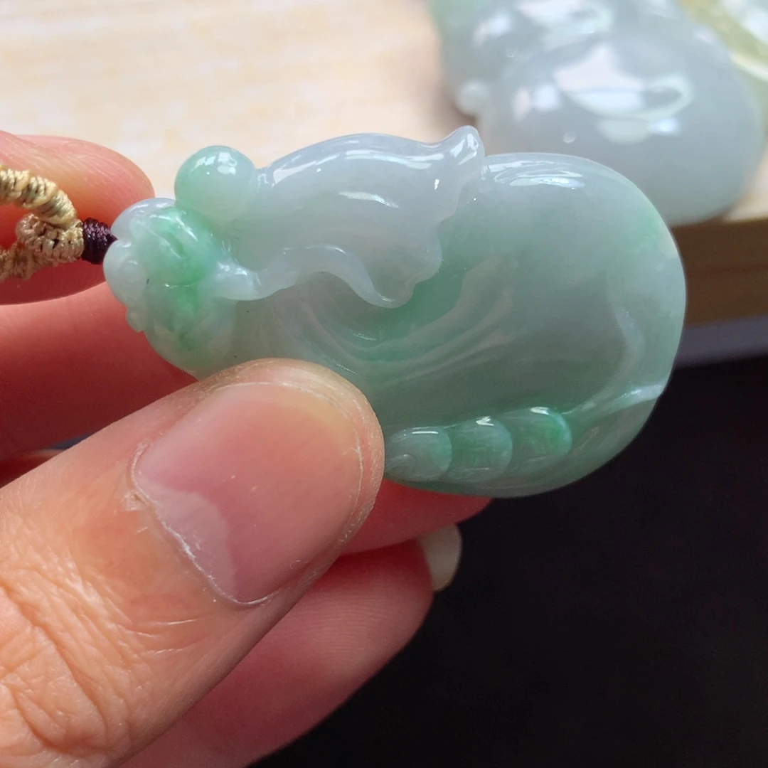 翡翠未镶嵌颈饰吊坠
