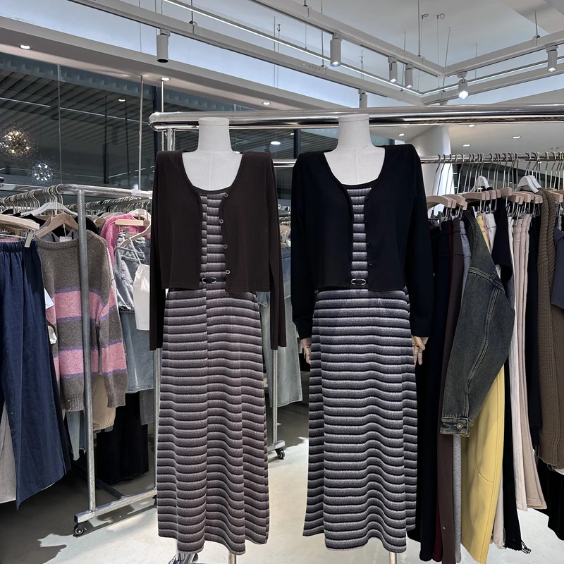 B8121秋季新款简约纯色针织开衫+复古条纹吊带裙套装