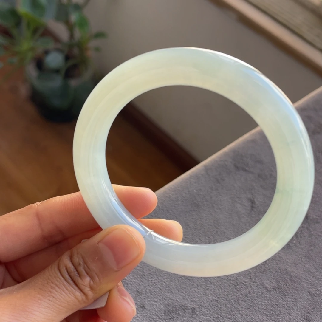 翡翠未镶嵌手镯晴绿