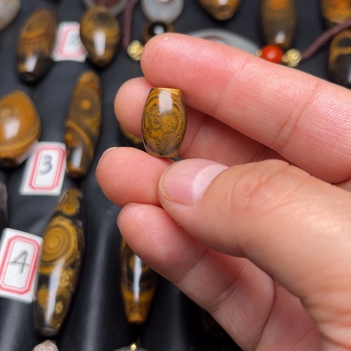 石英质玉珠宝半成品未镶嵌海**龙