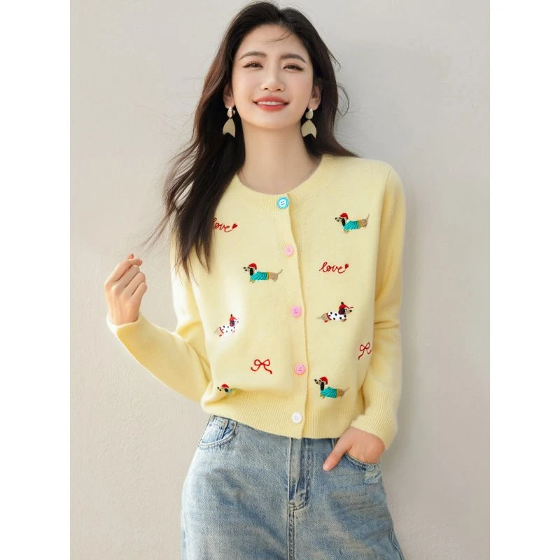 慵懒风黄色刺绣小狗软糯针织开衫女秋冬短款圆领显瘦毛衣外套上衣
