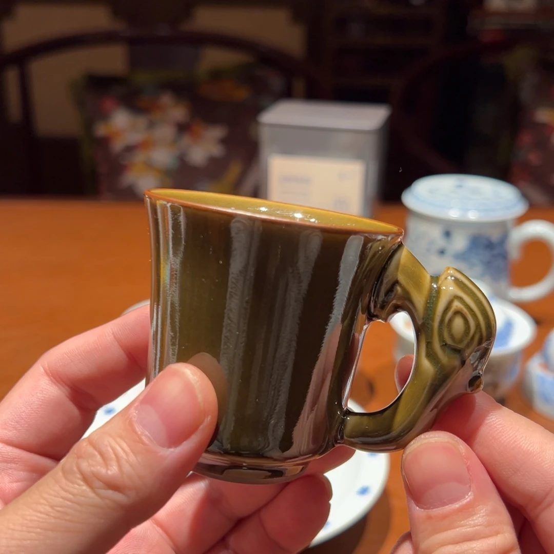 青瓷雕刻象鼻咖啡杯