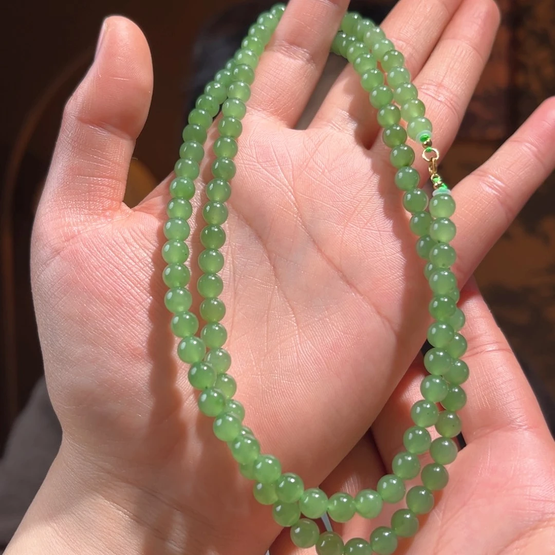 颈饰18K金镶嵌和田玉乌兰海苹果绿微矿6mm2100