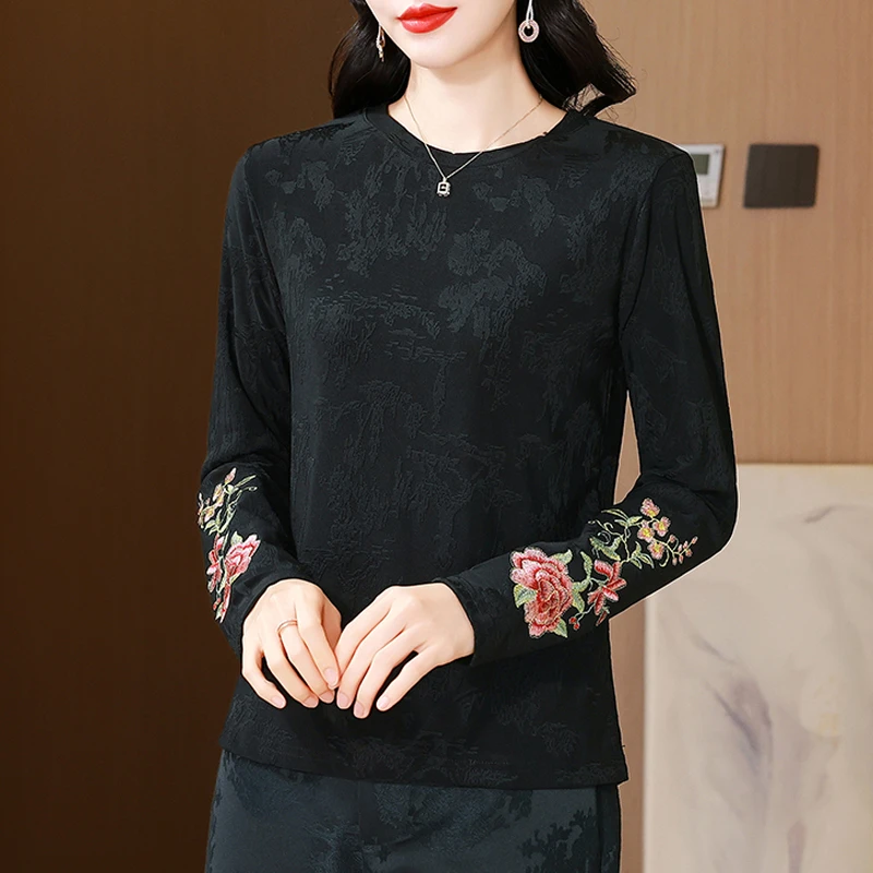 高级感新中式国风刺绣上衣女冬季新款设计感小众长袖t恤打底衫女