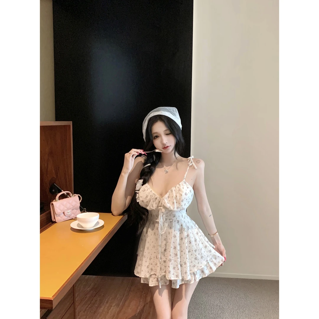 纯欲风碎花绑带v领吊带连衣裙女夏季显瘦收腰裙子小众温柔a字短裙