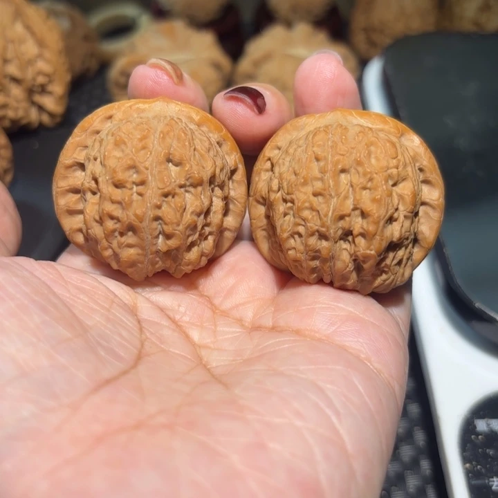 文玩核桃把件37血麒麟