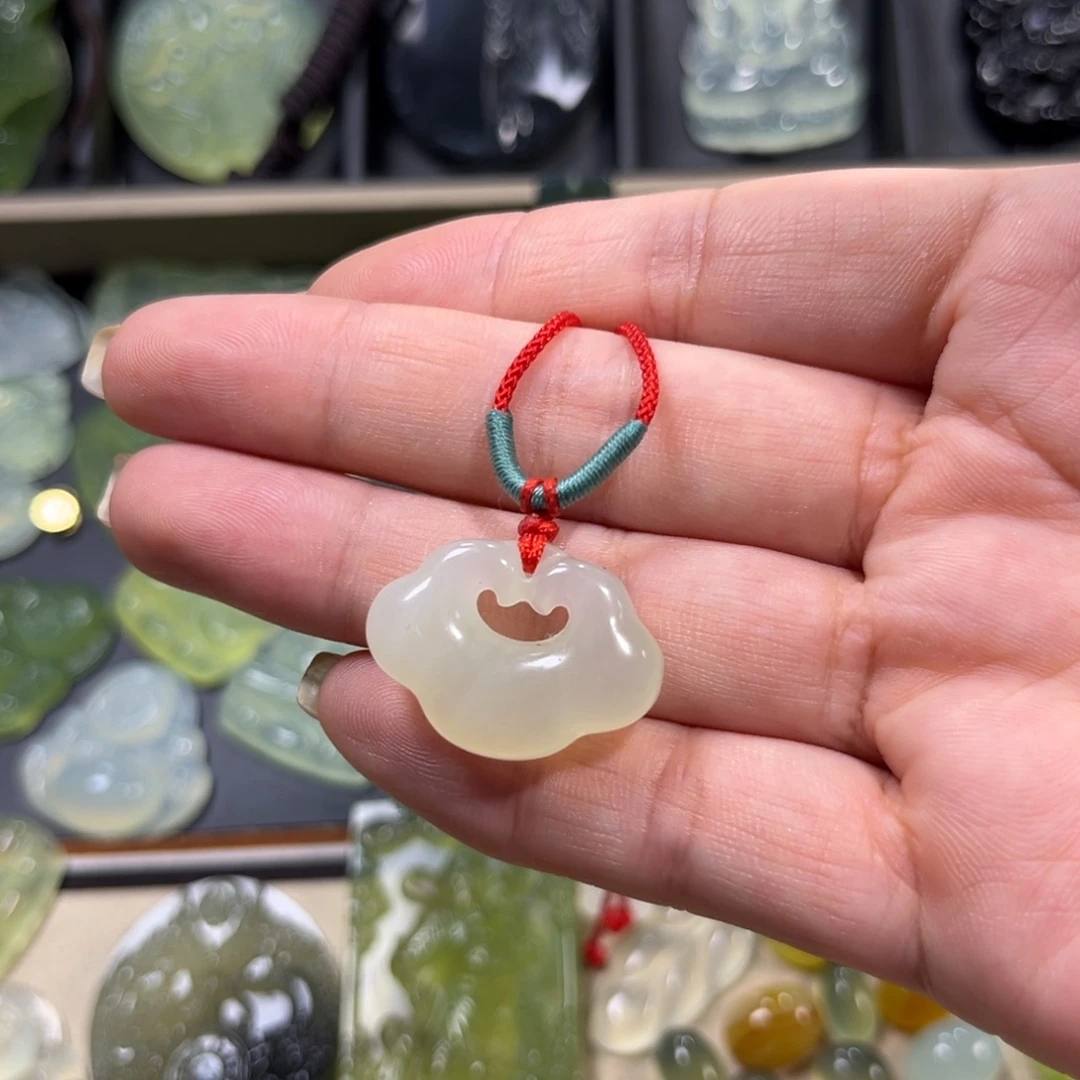 未镶嵌蛇纹石玉颈饰