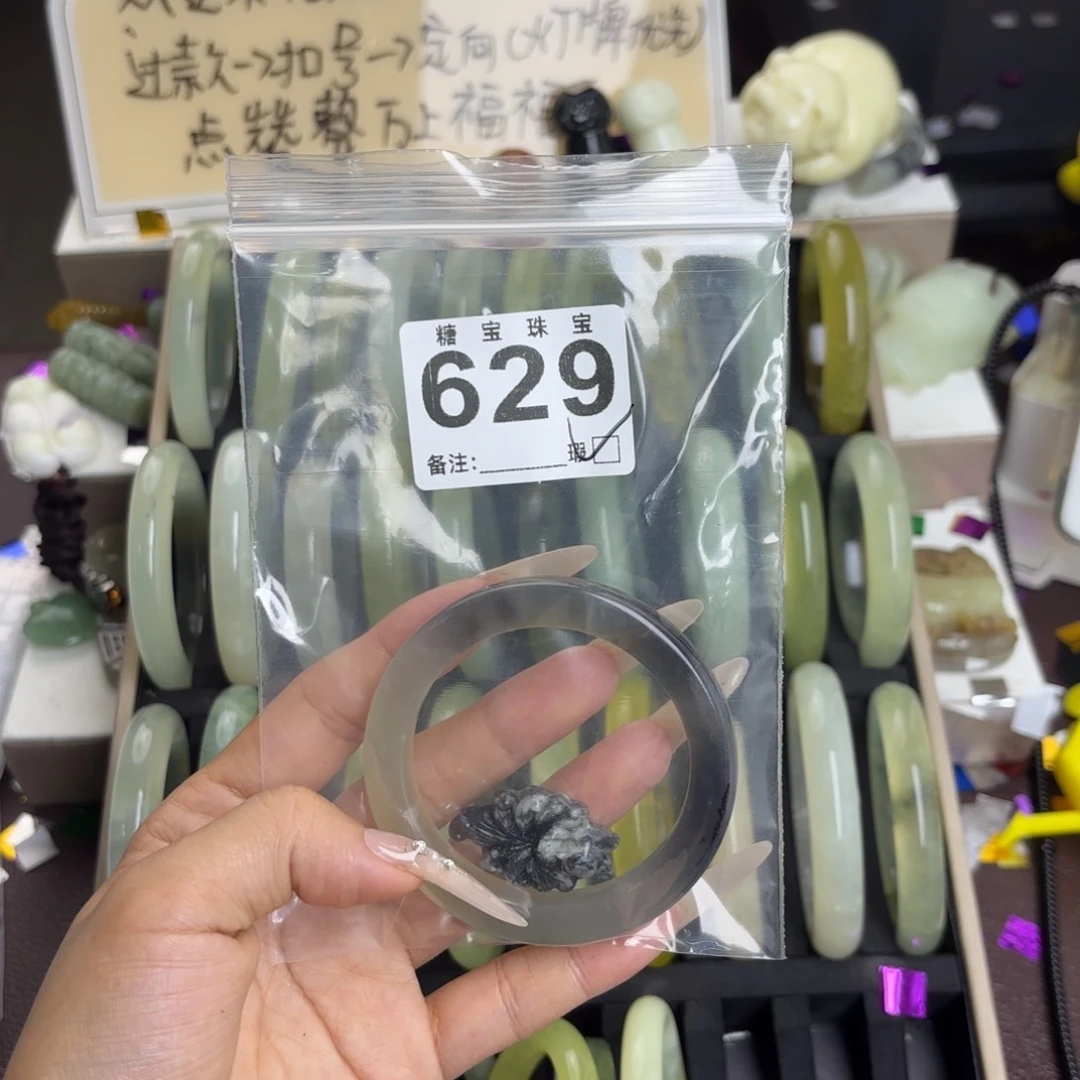 未镶嵌蛇纹石玉手镯萱**?