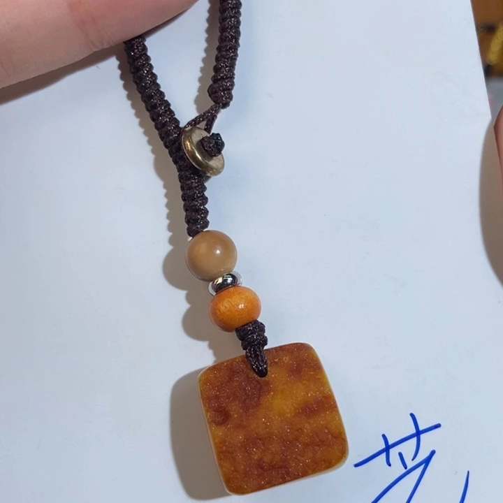 未镶嵌琥珀珠宝奇石