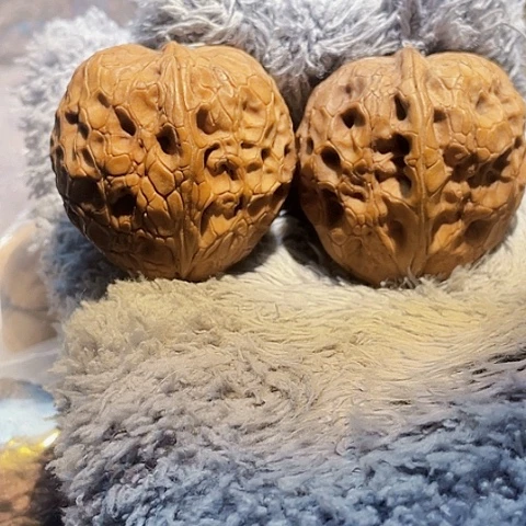 *****文玩核桃把件牡丹纹带彩39