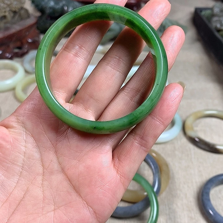 美***姐和田玉（糖玉）未镶嵌手镯