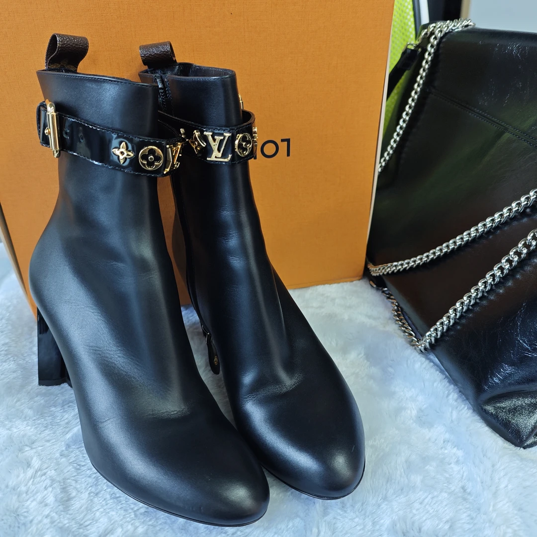 未使用 LouisVuitton/路易威登 2592026搭扣设计尖头粗跟微暇