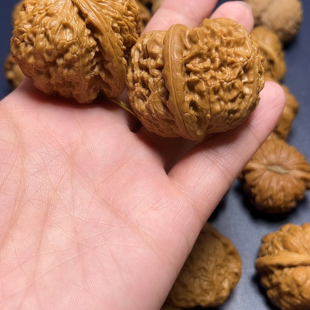 东***白文玩核桃把件白狮子42