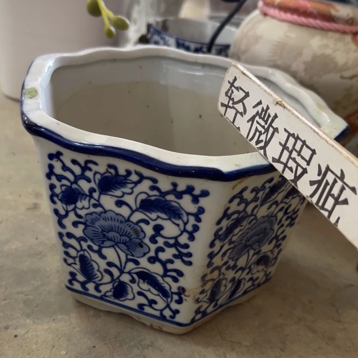 微瑕青花花瓶老此厂工艺难得微瑕青花花瓶老此厂工艺难得