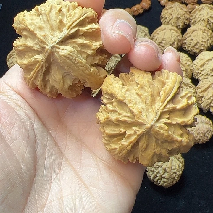 文玩核桃把件摸**把秦岭植物核桃