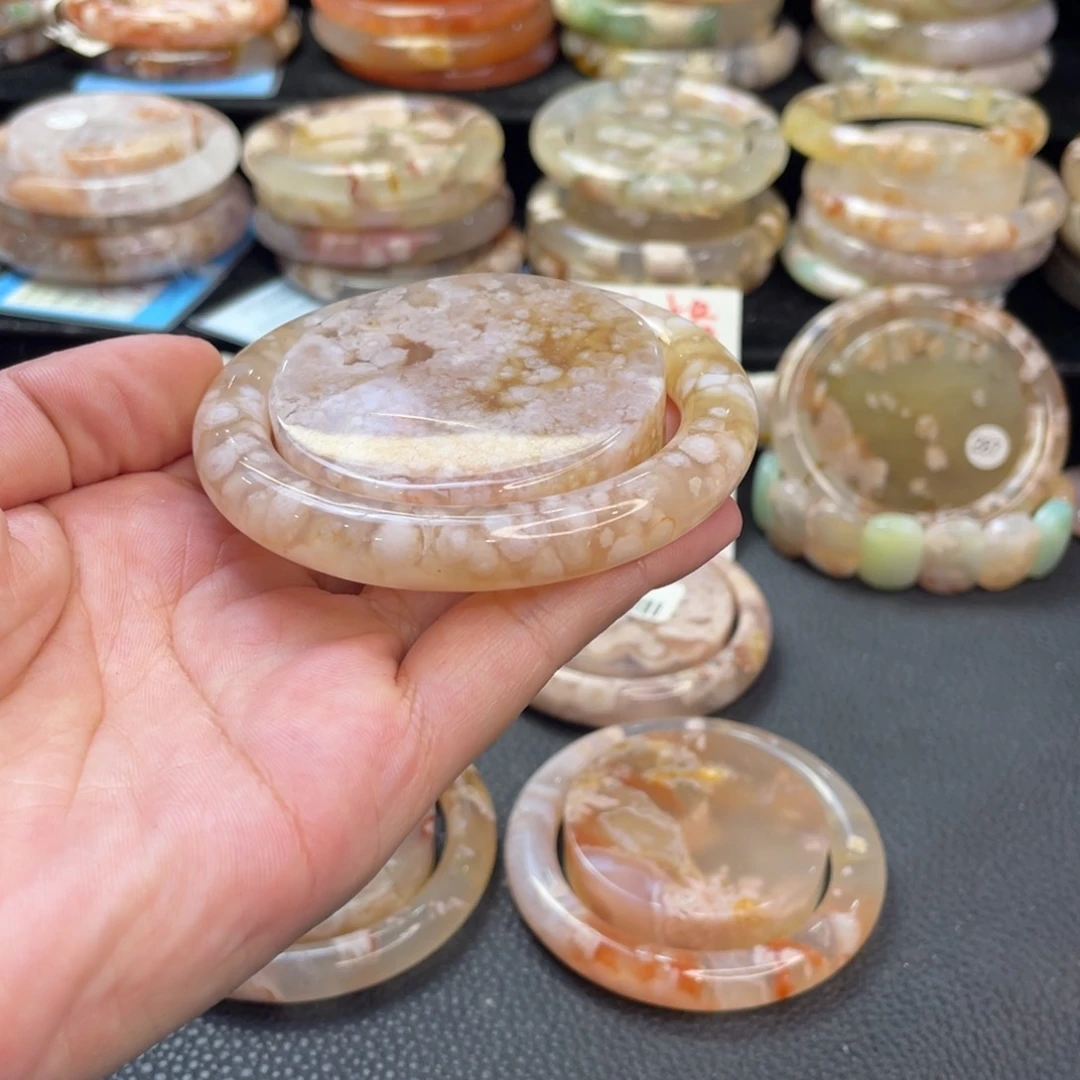 未镶嵌手镯石英质玉