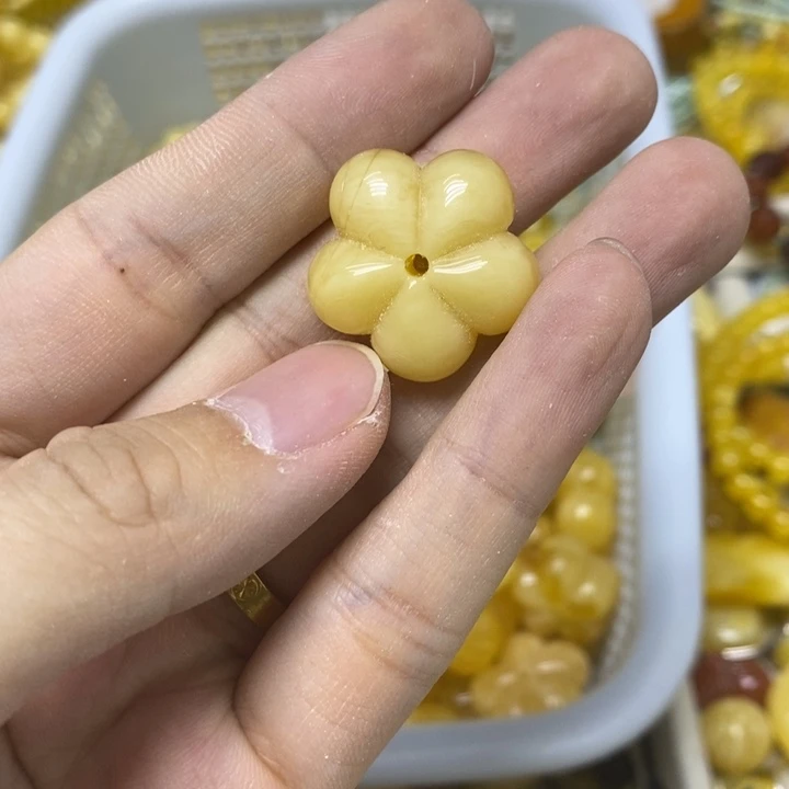 蜜蜡未镶嵌裸石吊坠