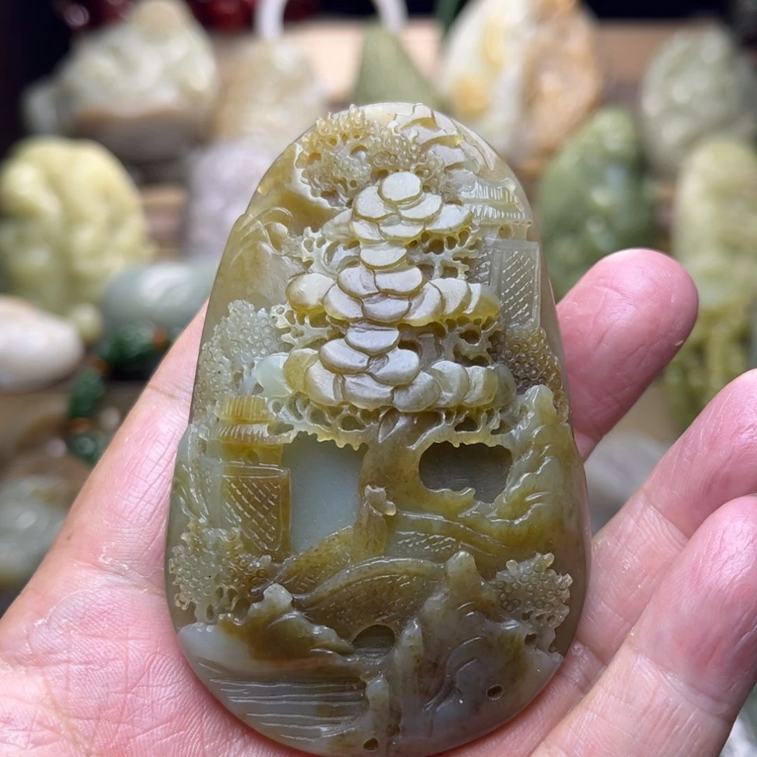 和田玉未镶嵌把件