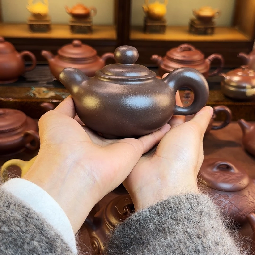 紫砂茶壶勇**帆道洪圆朱，底槽清