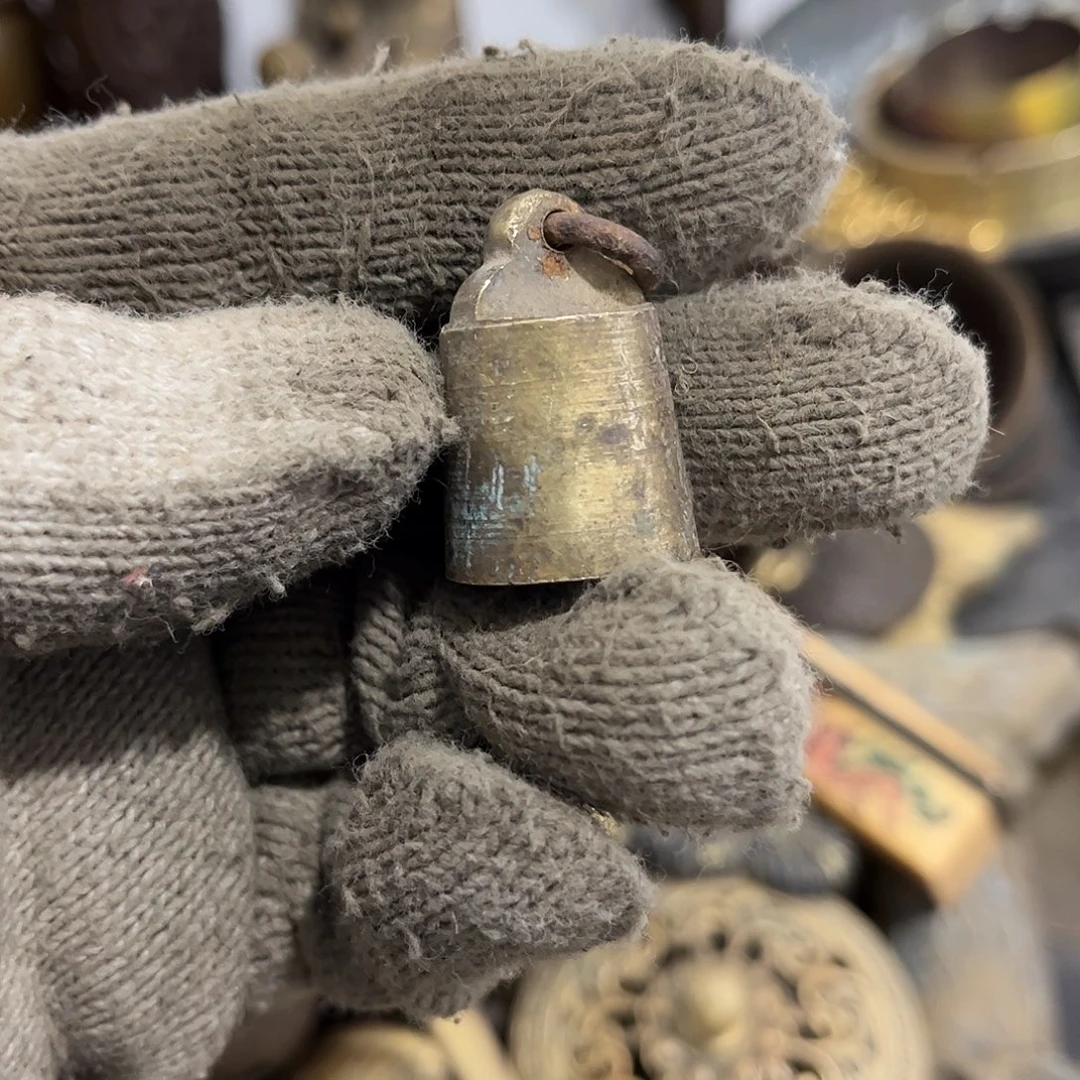 小***罗闪电购铜摆件工艺品