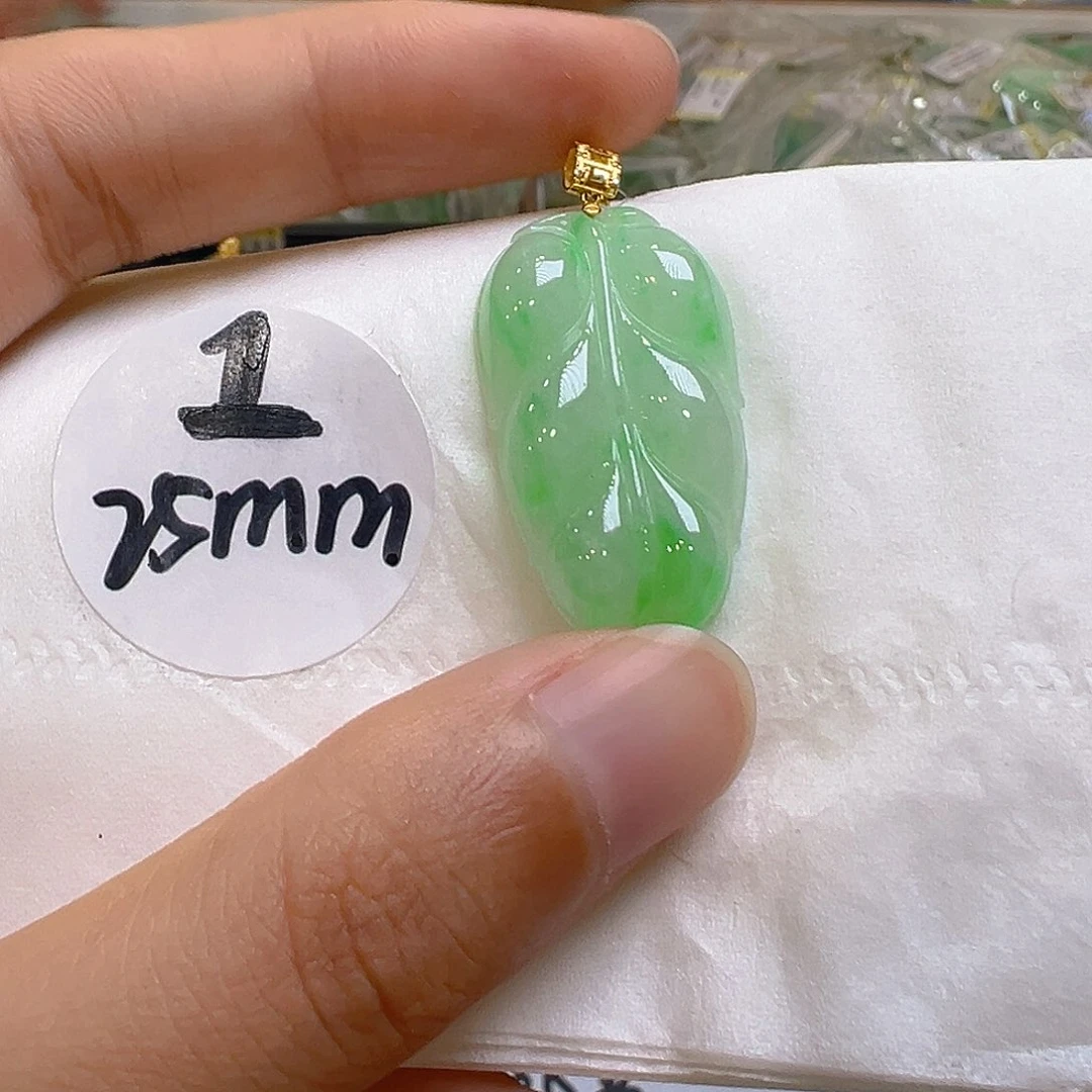 翡翠18K金镶嵌颈饰翡翠