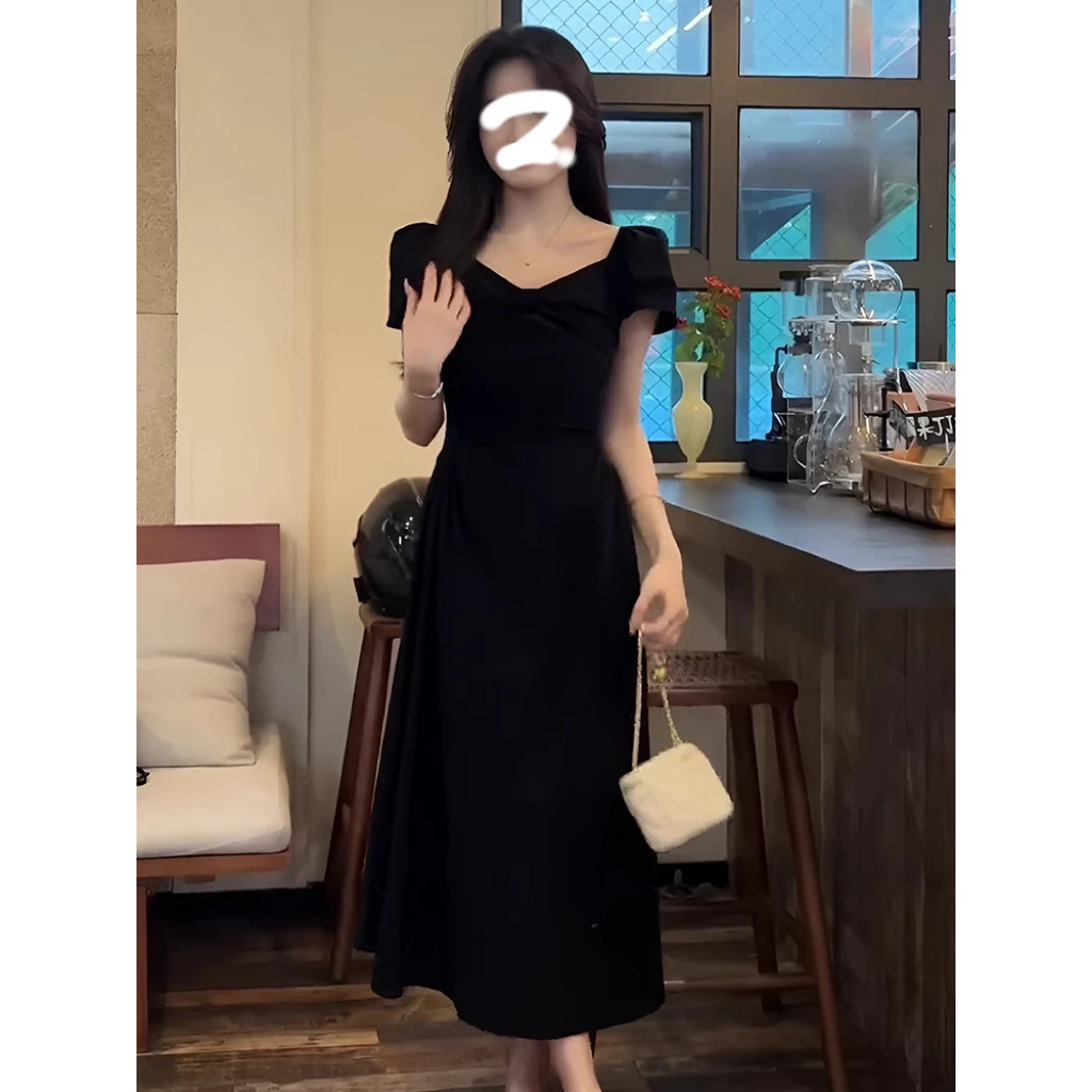 法式赫本风V领黑色连衣裙2025新款女夏款收腰显瘦气质a字小黑裙潮