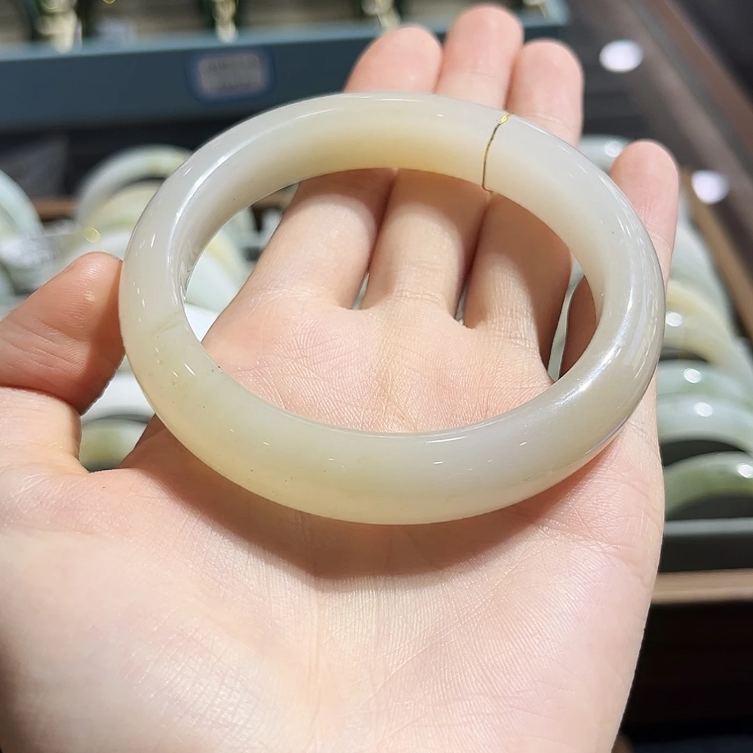 石英岩玉手镯未镶嵌