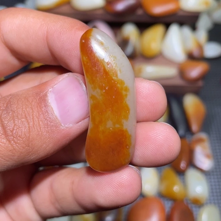 和田玉颈饰未镶嵌11.39克原籽无修