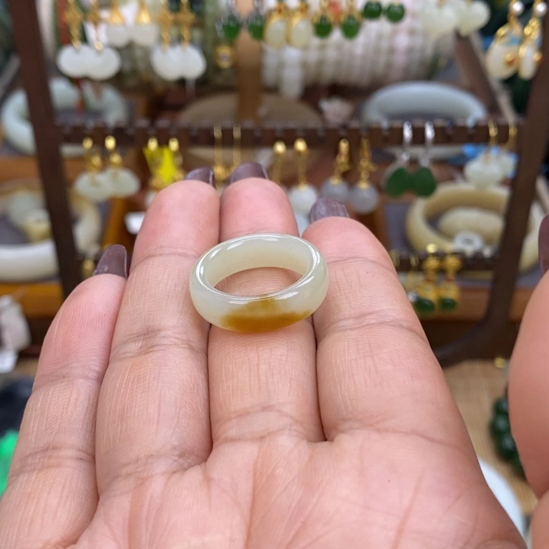 和田玉未镶嵌戒圈