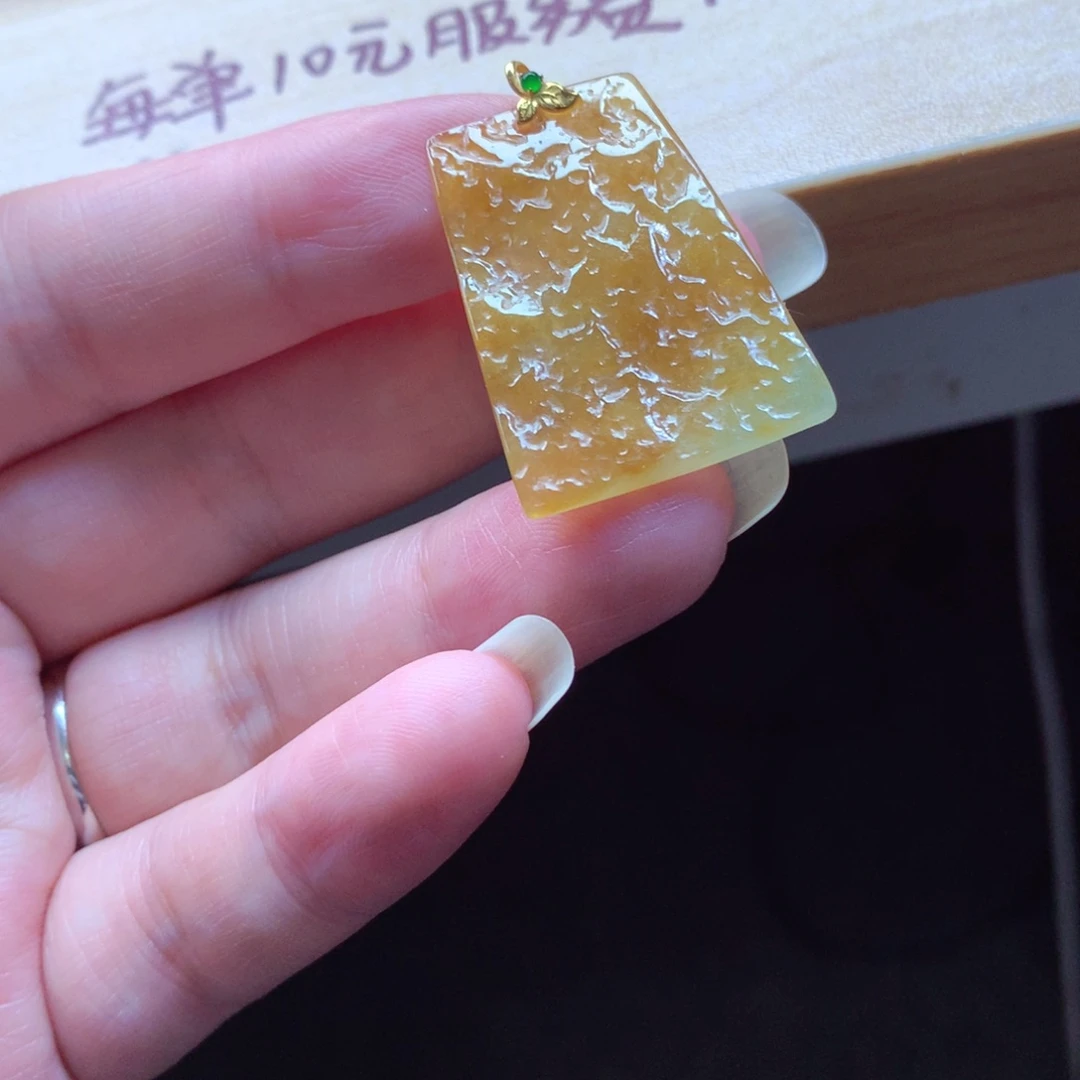 翡翠颈饰18K金镶嵌吊坠