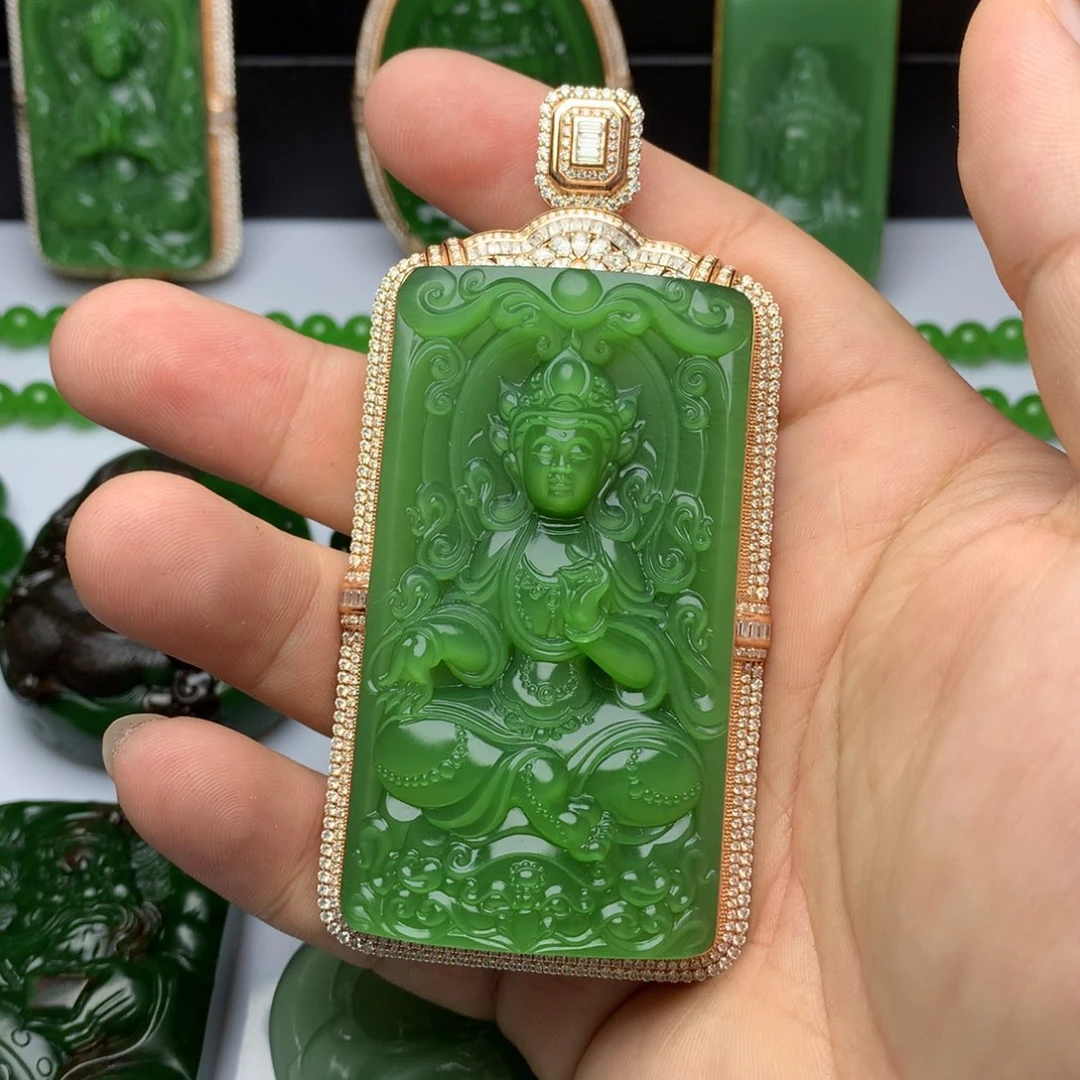 颈饰18K金镶嵌和田玉六*