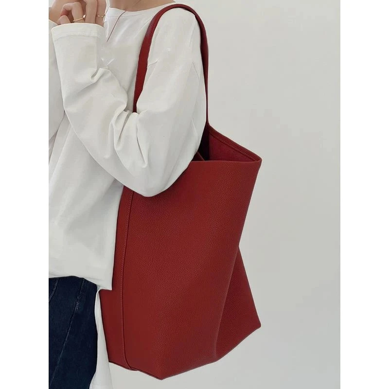 大容量单肩红色托特包包女2025新款新娘结婚包小众设计手提水桶包