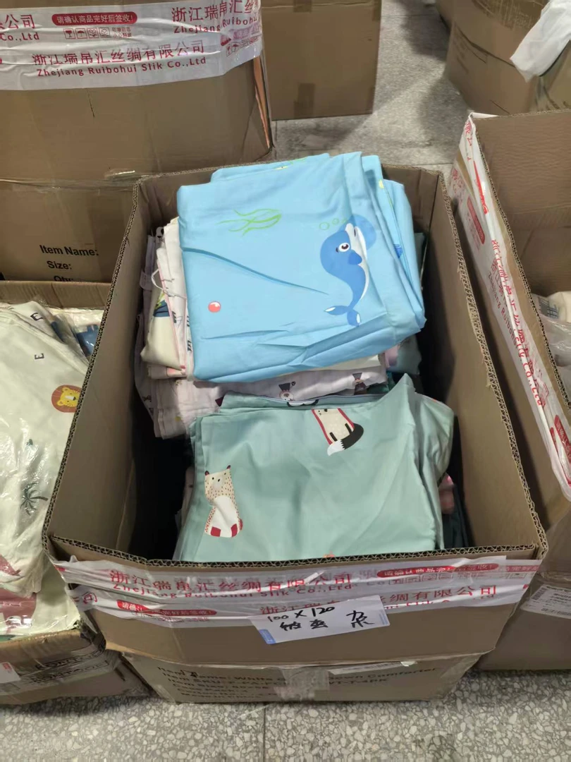 《厚广家》3楼100×120小号杂款优质全棉小孩被套 发1张，不挑色