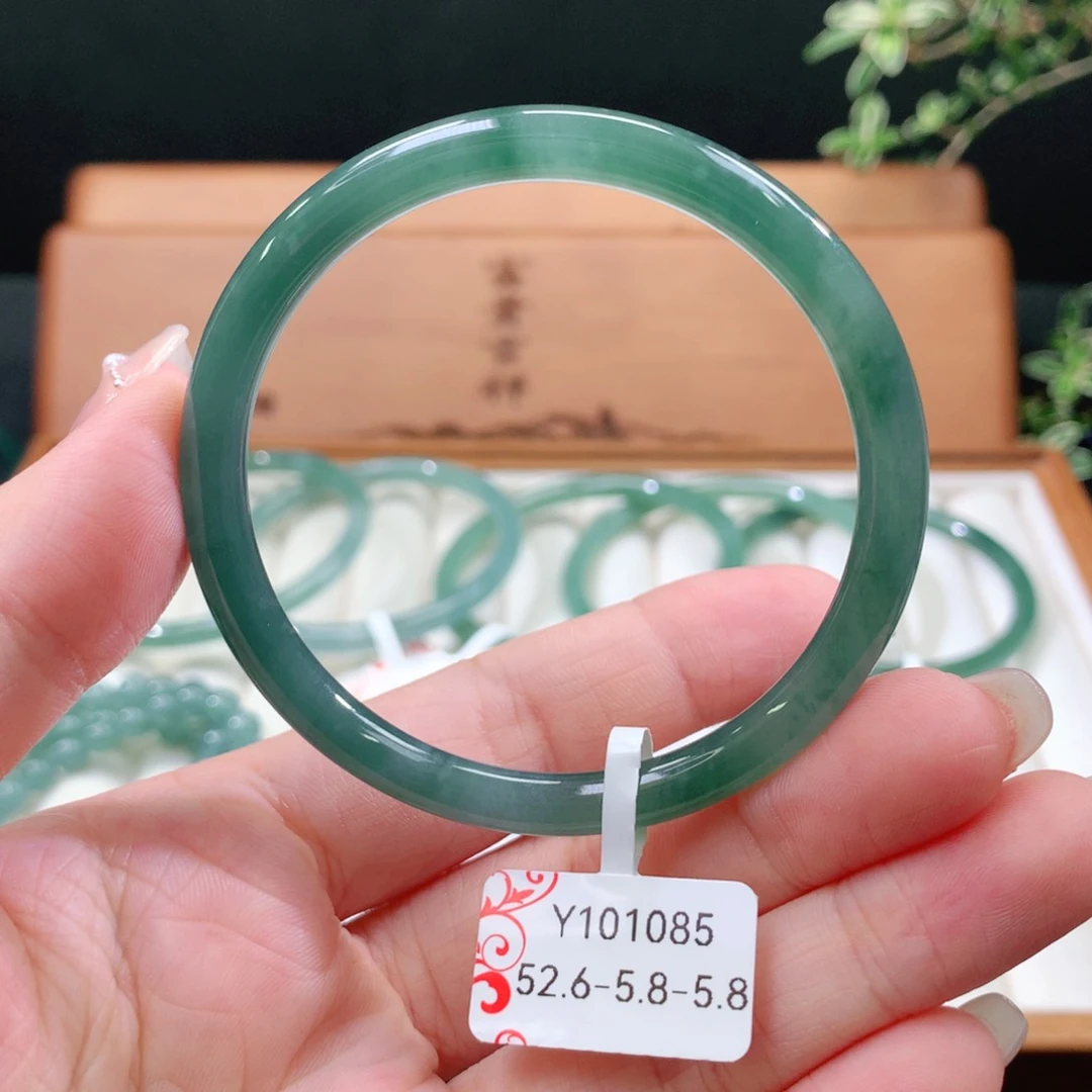 翡翠手镯未镶嵌天然