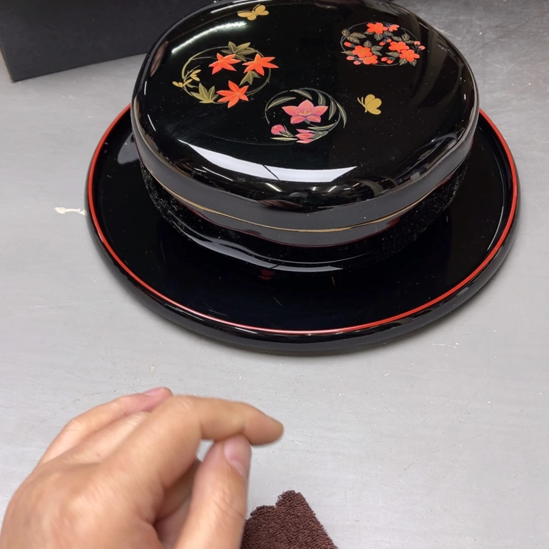 瓷片暗**影密密麻麻的一个人