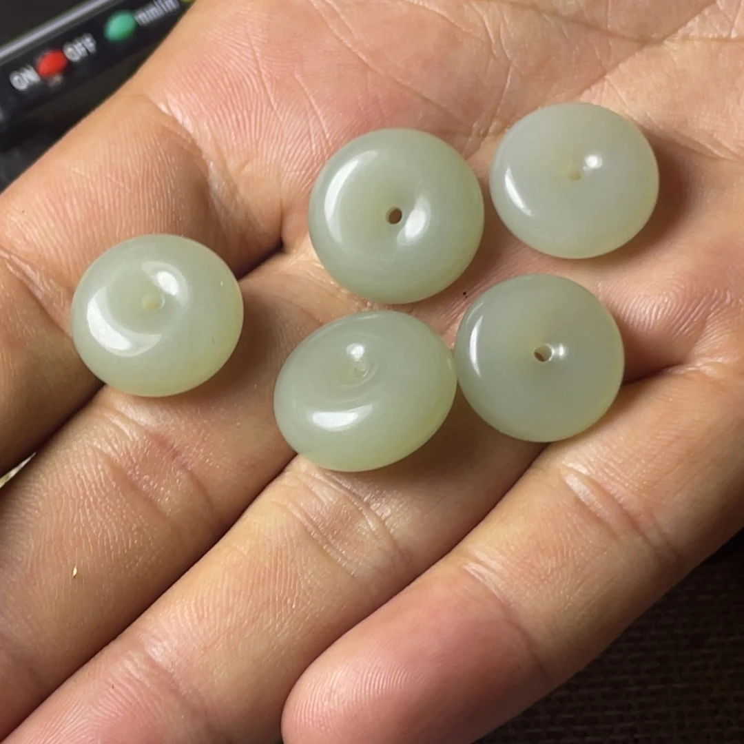 和田玉（糖玉）颈饰未镶嵌