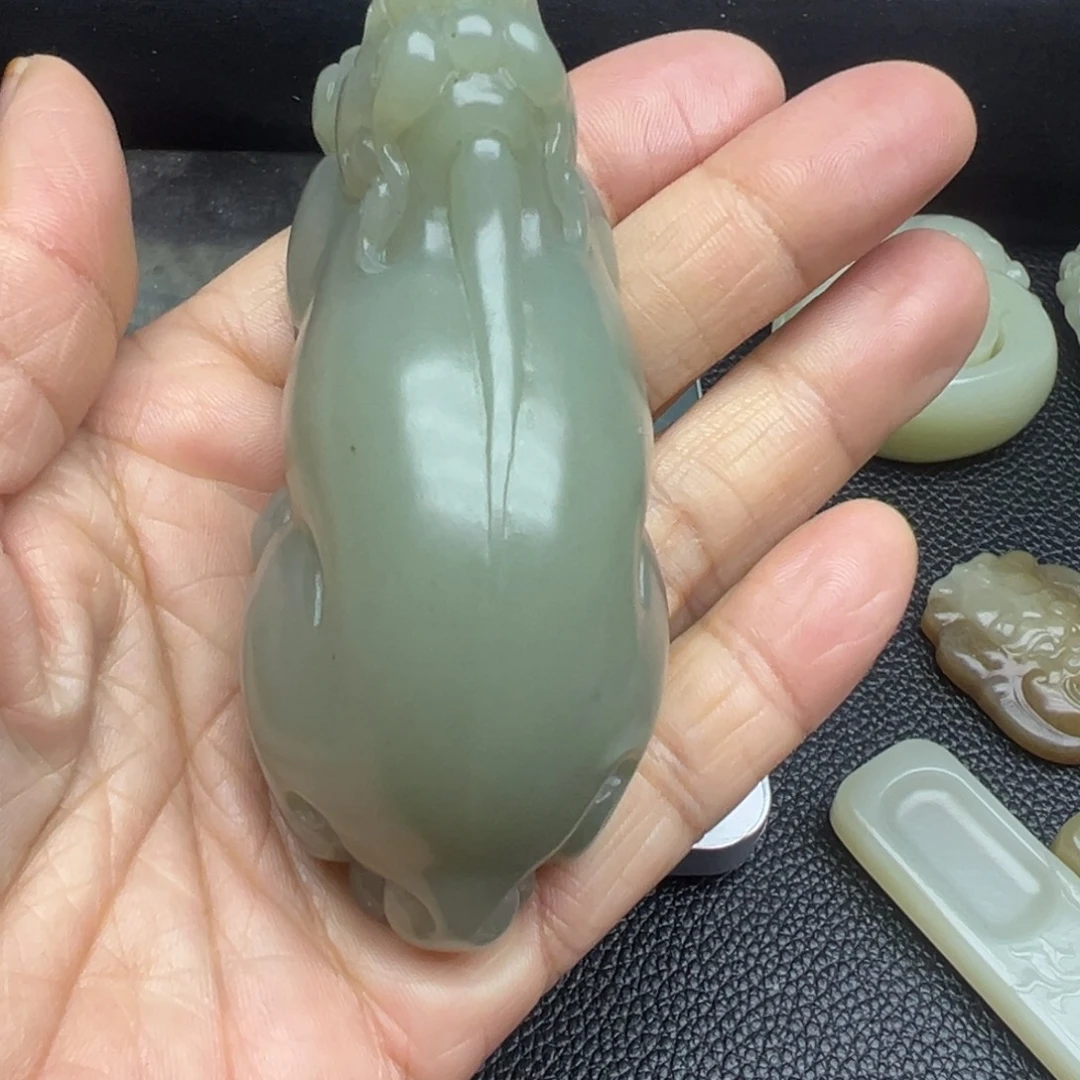 和田玉（糖玉）未镶嵌把件