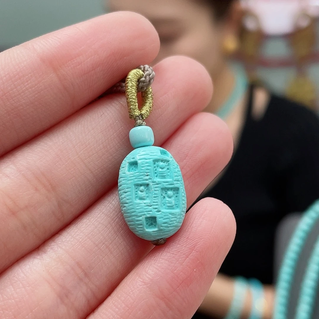 绿松石颈饰未镶嵌