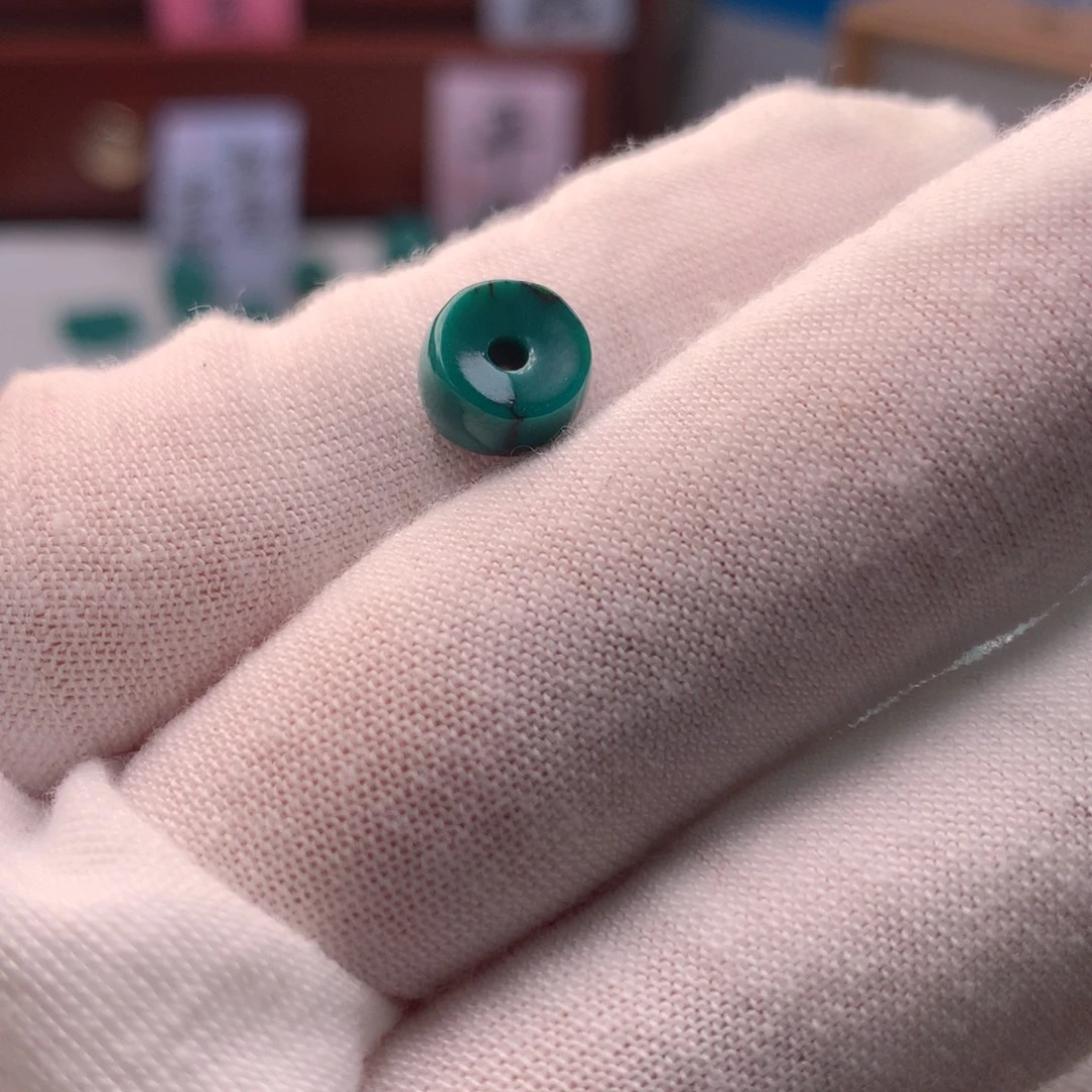 隆***对绿松石未镶嵌配饰