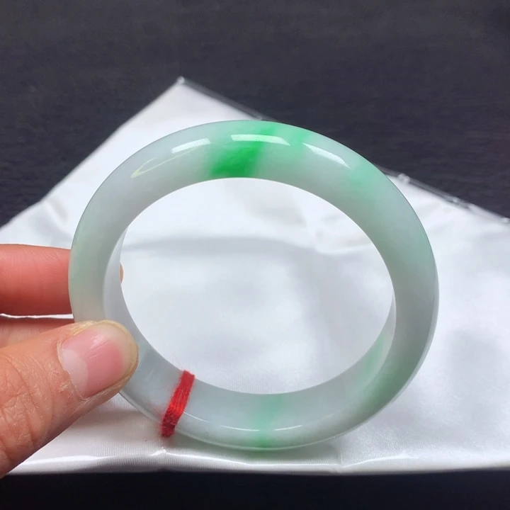 翡翠手镯未镶嵌55圈